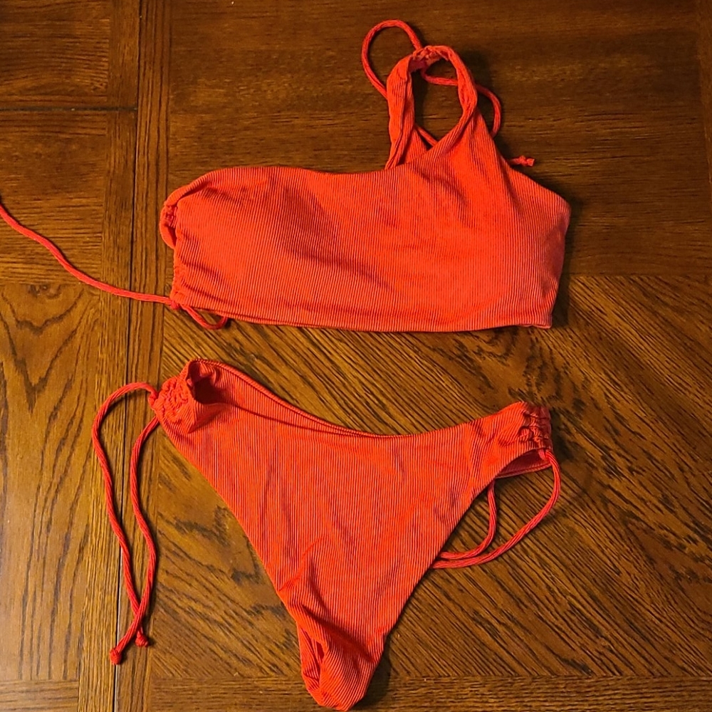 Bathing Suits Size Medium - Picture 7 of 7